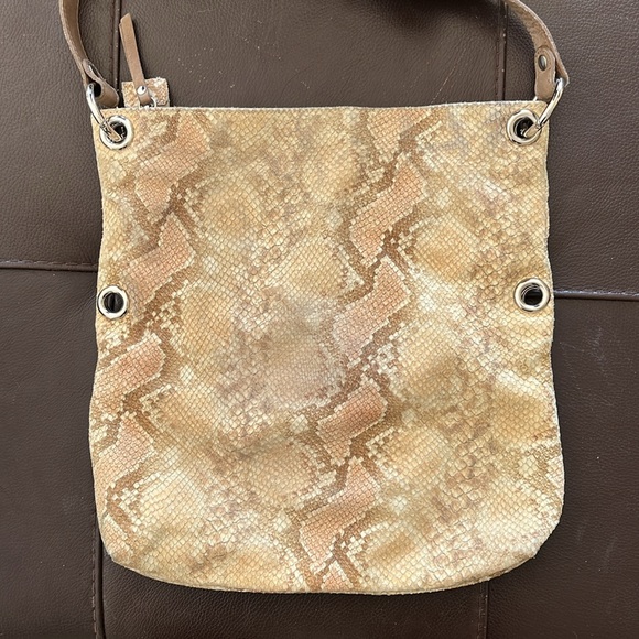 Maurizio Taiuti leather cross body bag. - Picture 3 of 6